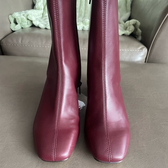 Time and Tru Burgundy Heeled Boots - Picture 3 of 5